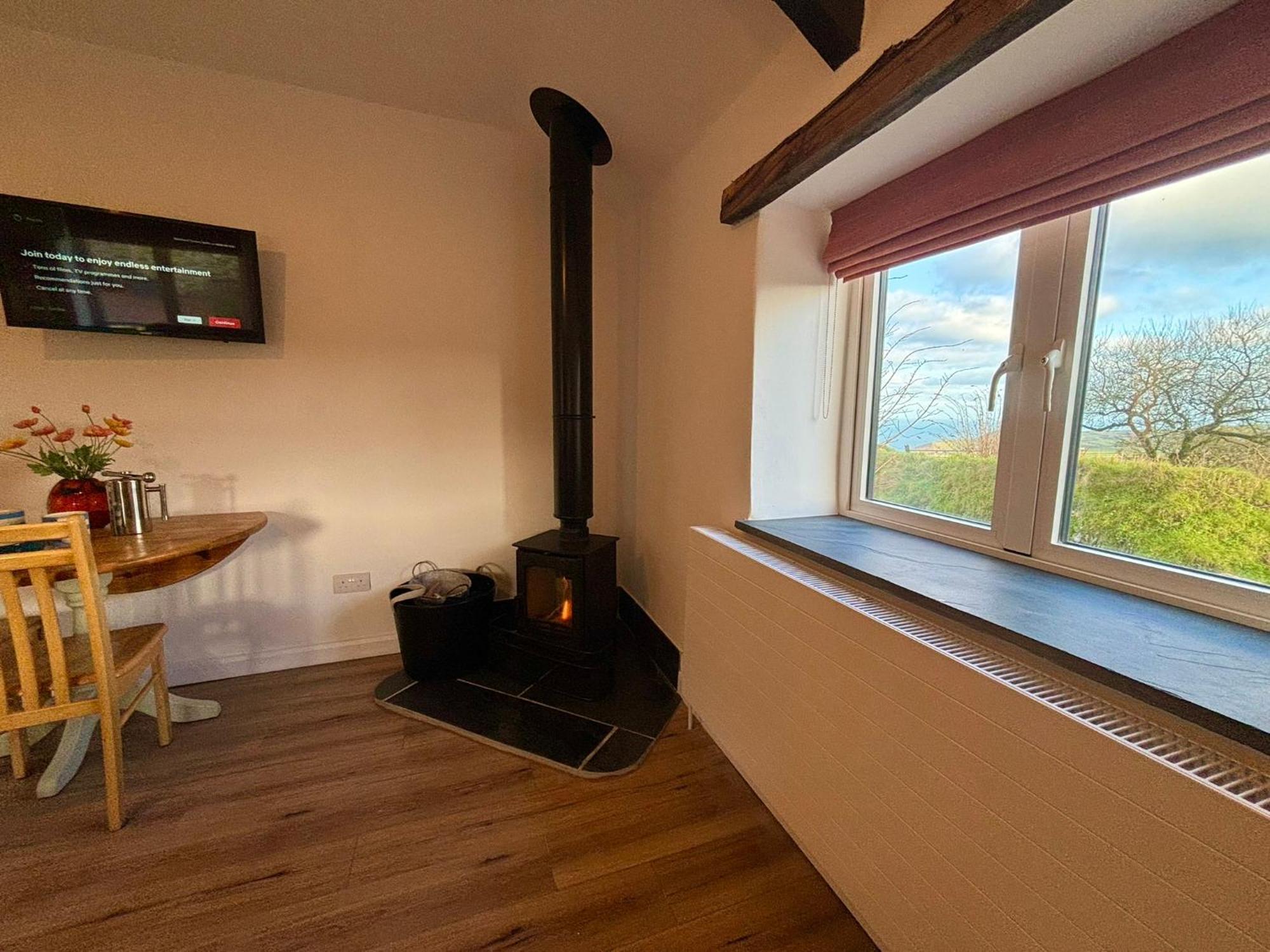 Polrunny Farm Seaberry Cottage With A Sea View And Log Burner Боскасл Экстерьер фото