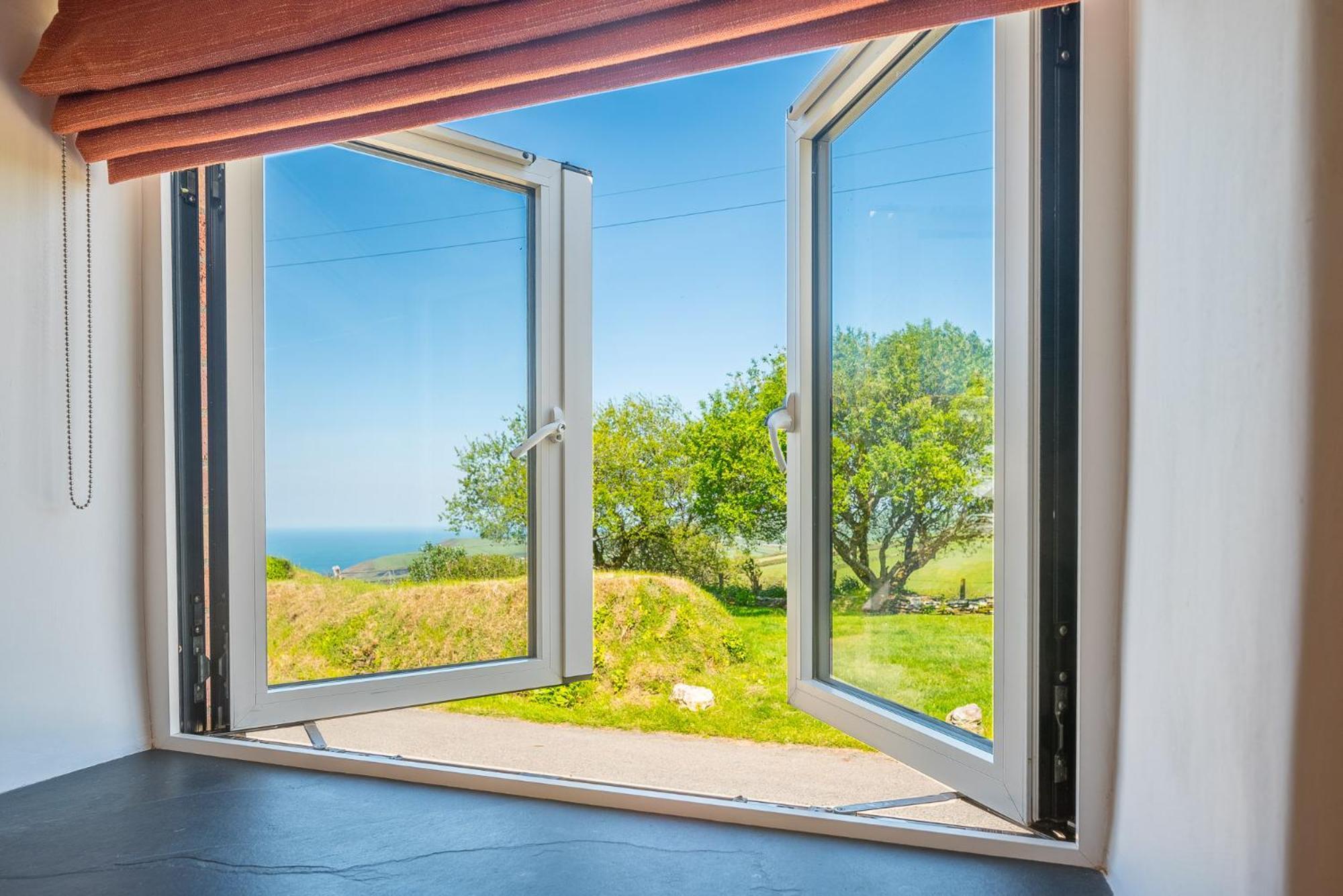 Polrunny Farm Seaberry Cottage With A Sea View And Log Burner Боскасл Экстерьер фото