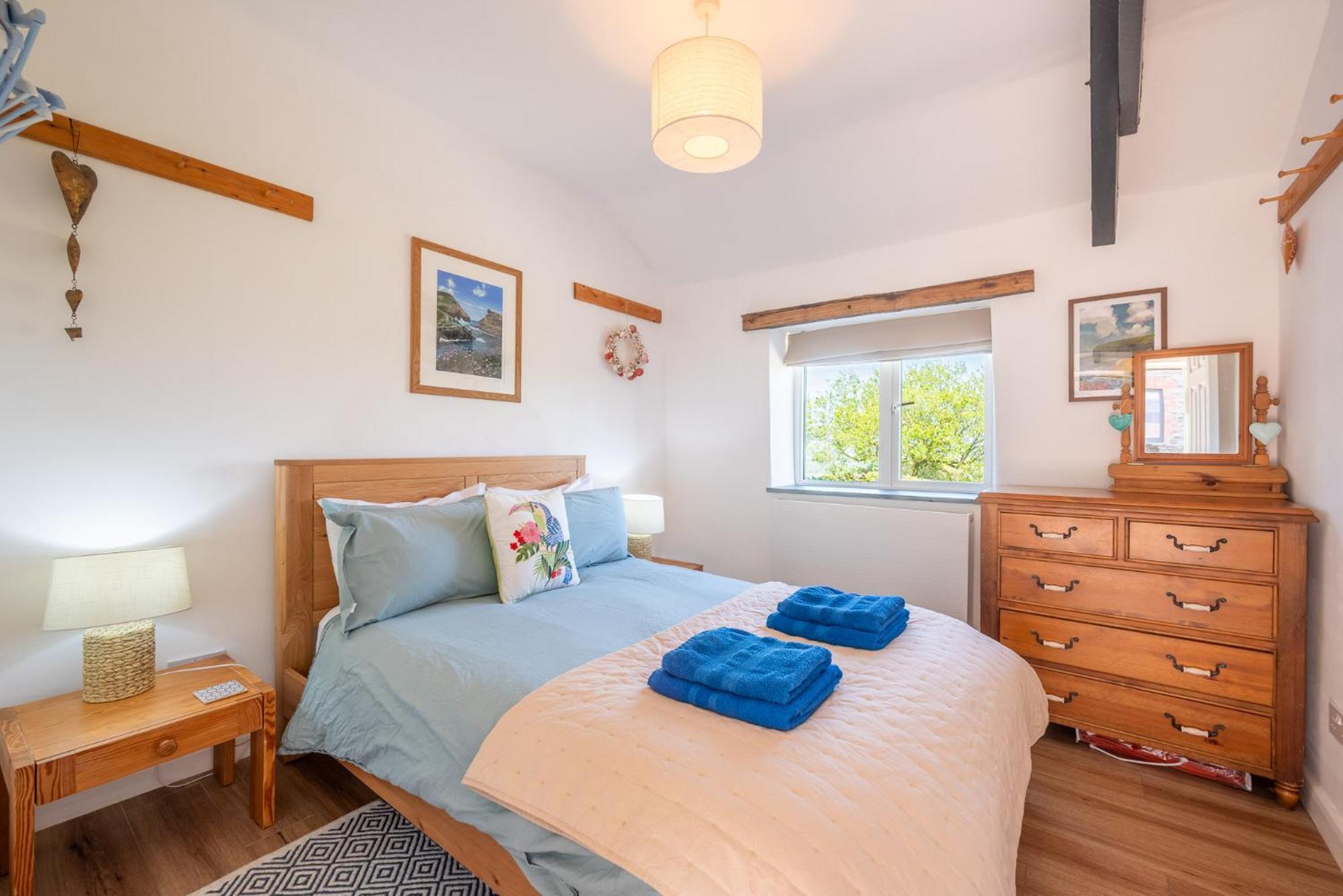 Polrunny Farm Seaberry Cottage With A Sea View And Log Burner Боскасл Экстерьер фото
